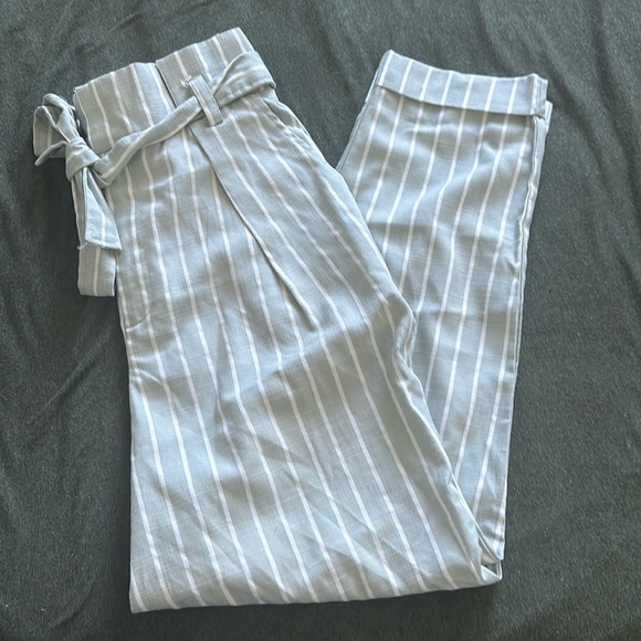 Cute loose scrunched waist dress pants. - Picture 1 of 2